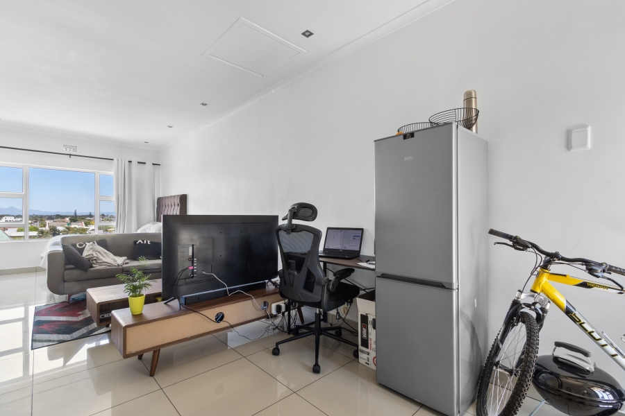 1 Bedroom Property for Sale in Heathfield Western Cape